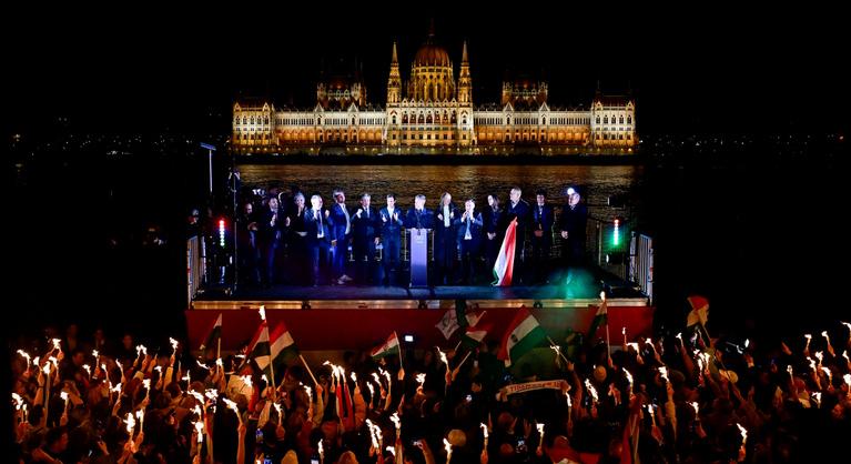 Négyéves csúcsra repült a forint, nagy bajban vannak a Fidesz közeli cégek