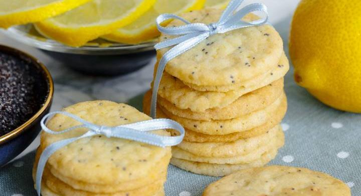 Ropogós citromos-mákos keksz: egyszerű vajas receptet mutatunk