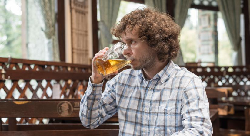 90 napig alkoholon élt a férfi, ezt tapasztalta