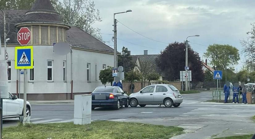 Balesettel indult a hét Hajdú-Biharban, két autó ütközött - fotóval!