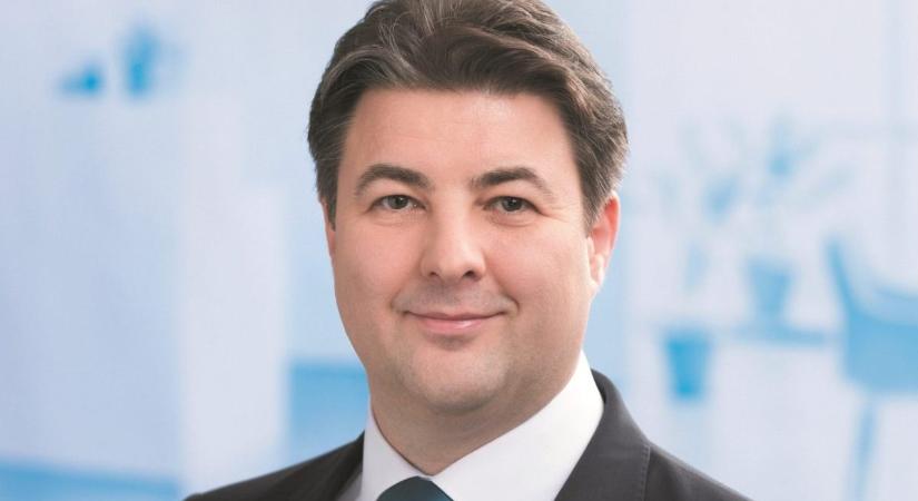 Erdős Norbert: gratuláltam és jó munkát kívántam dr. Gurzó Máriának!