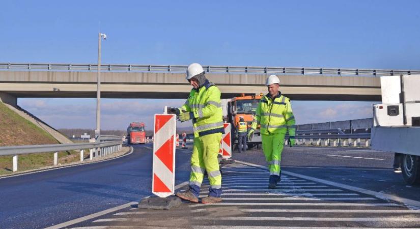 M30-as: lezárják az országhatár felé vezető oldalt