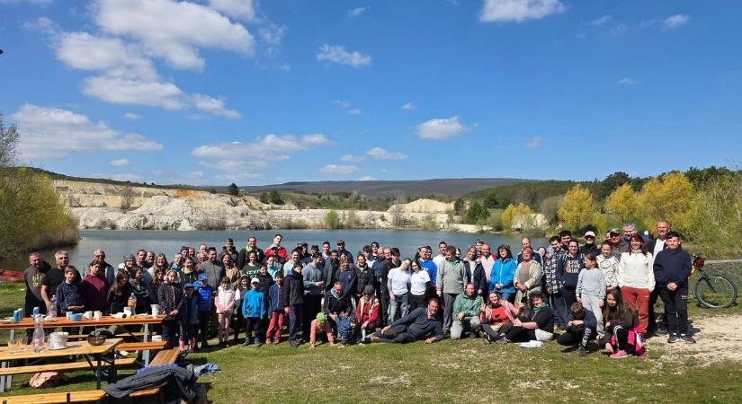 Rengetegen vettek részt a pataktakarításban: döbbenetes, mennyi szemét gyűlt össze