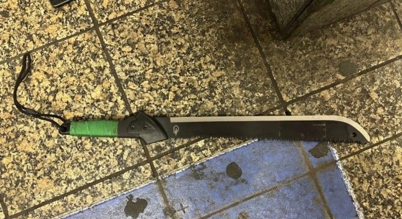 Vérfürdő a New York-i pályaudvaron: machetével támadt az utasokra egy férfi