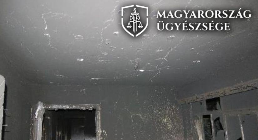 Egy éjszaka alatt tört zúzott és tüzet gyújtott egy házban egy nő