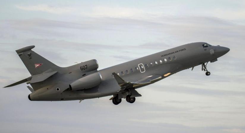 Afrikai utakra indultak az éjjel a honvédség gépei, köztük a Szijjártó által gyakran használt Falcon