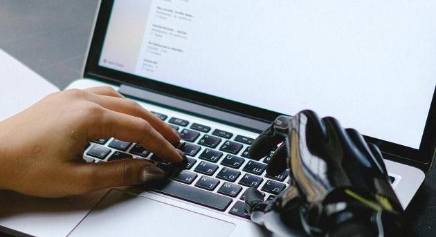 Rendszeres biztonsági incidensekkel járhat a generatív algoritmusok bevezetése