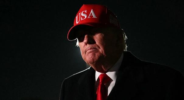 Trump már Leó pápának is nekiment