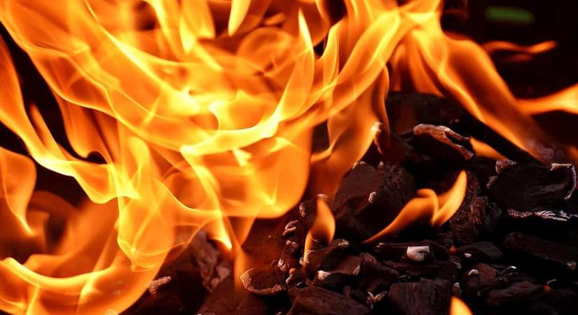 Kigyulladt egy ház Hajdúhadházon