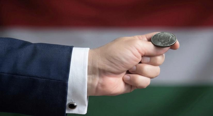 Három ember és egy gyanús érme