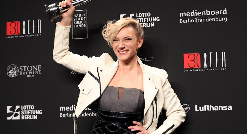 Borbély Alexandra és Nagy Ervin szenvedélyes csókkal koronázta meg a választás éjszakáját