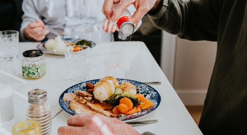 Másképp sóznak a férfiak és a nők: egy friss kutatás szerint nem az ízlés a döntő