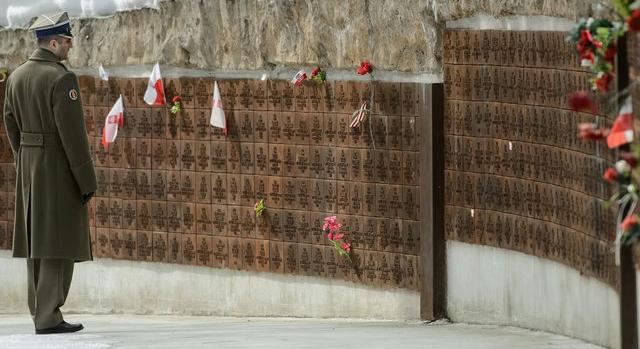 A történelmi dezinformációt és a katyni hazugságot vizsgálják Varsóban