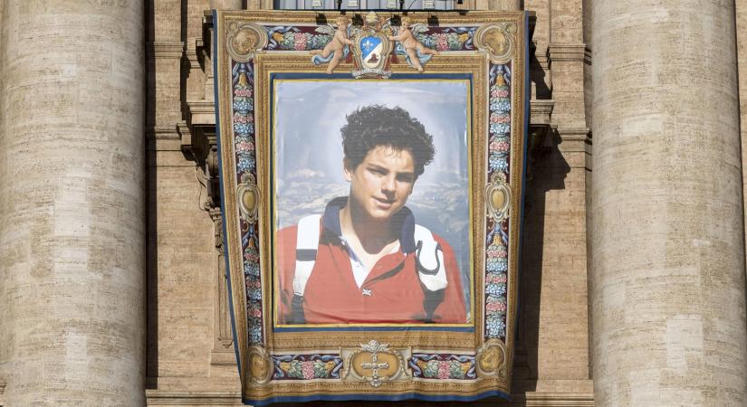 „Mindig közel lenni Jézushoz, ez az én élettervem” – Szent Carlo Acutis-kiállítás Budapesten