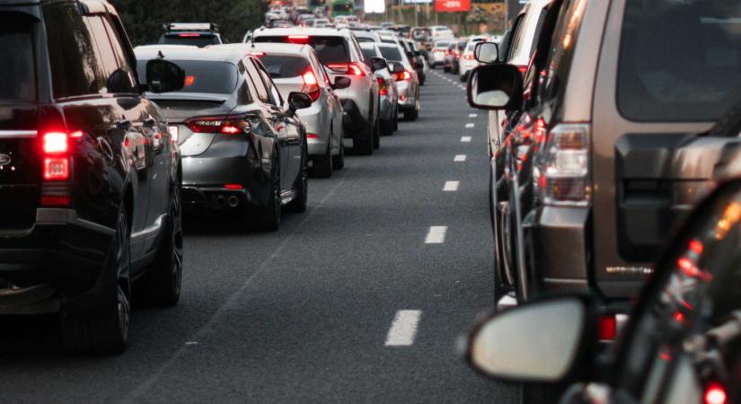 Akadozik a forgalom a Prahova völgyében, a rendőrség alternatív útvonalakat ajánl