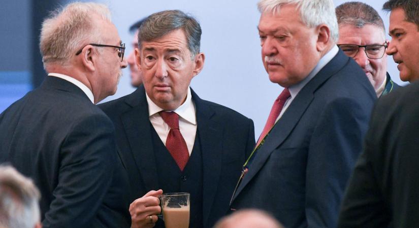 Zuhanással kezdték a napot a NER-cégek a tőzsdén