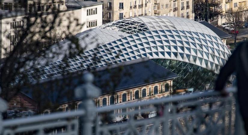 Még mindig nem találják azt a marokkói diákot, aki rejtélyes körülmények között tűnt el a Bálna előtti Duna partról – fotó a cikkben