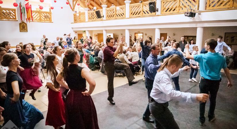 Táncház a Tavaszban – „FÚGAMADÁR” LEMEZBEMUTATÓ KONCERT