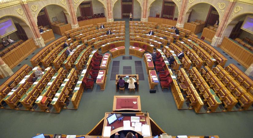 Rengeteg fideszes politikus esett ki a parlamentből, mutatjuk, kik maradhatnak