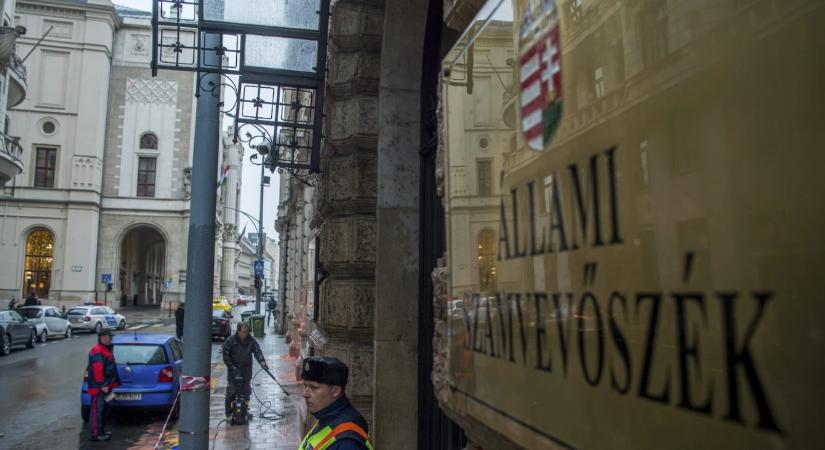 Magyar Péter vezetők távozására szólított fel. Az állami intézmények így reagáltak