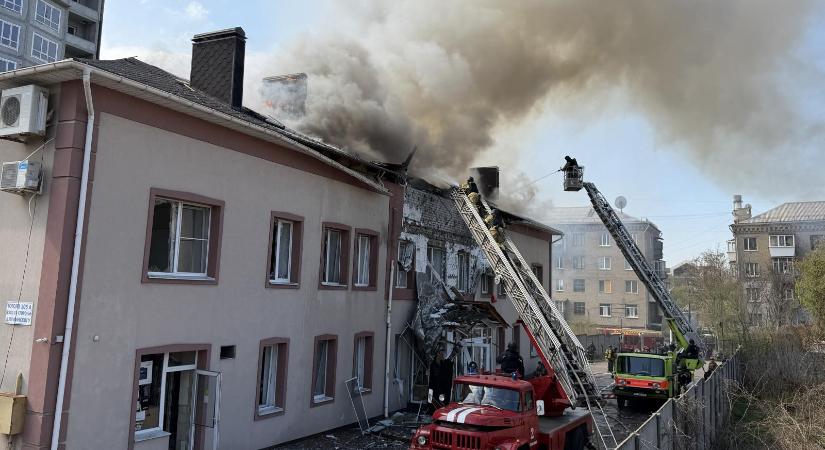 Hiába hirdetett tűzszünetet Vlagyimir Putyin, az orosz hadsereg légicsapásokat indított