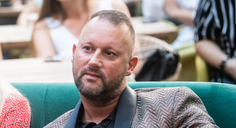 Alekosz ismét elszabadult, Orbán Viktortól kezdve Hajdú Péterig mindenkinek beszólt