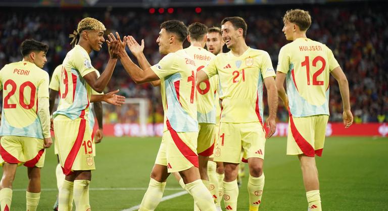 Két hónappal a rajt előtt a spanyolokat tartják a vb favoritjának, de Anglia és Franciaország is esélyes