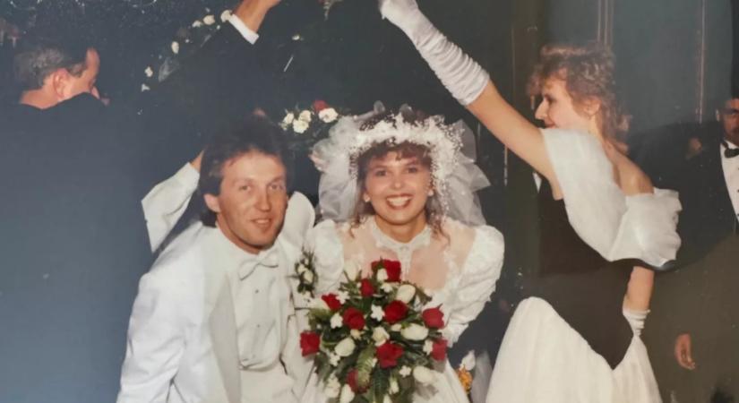 35 évig őrizte a koszorúslányruháját a nő: ami a lányának eszébe jutott, vírusként terjed