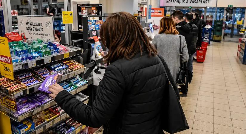 Bedőlsz a pénztár előtti csapdának? Pszichológusok szerint így manipulálják az agyunkat a bevásárlás utolsó perceiben