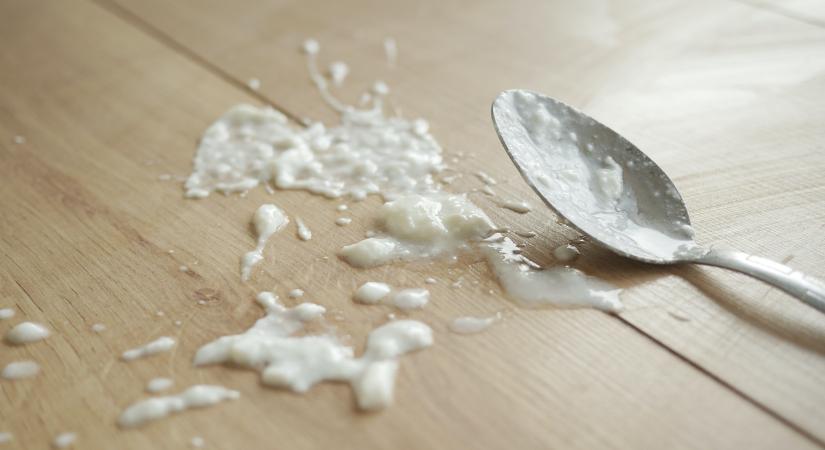 Szerencse vagy veszély? Ezt jelenti, ha leesik egy kanál a földre