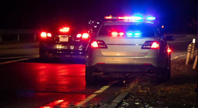 Keresik az ámokfutót, megrongált egy parkoló kocsit Kaposváron