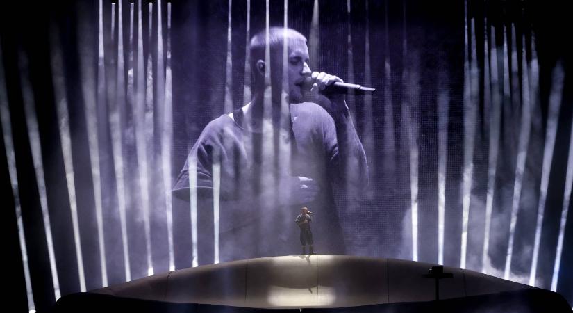 Extravagáns szettek és merész divathúzások: így néztek ki a sztárok az idei Coachellán