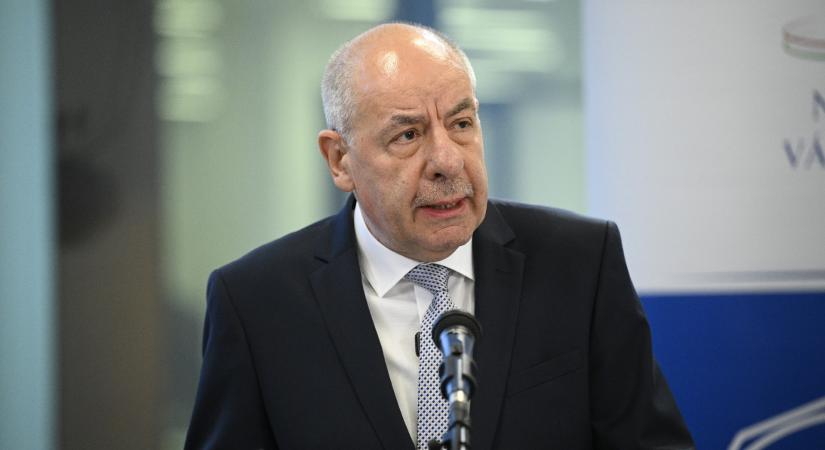 Szerdán egyeztet a köztársasági elnök a parlamentbe jutott pártok vezetőivel