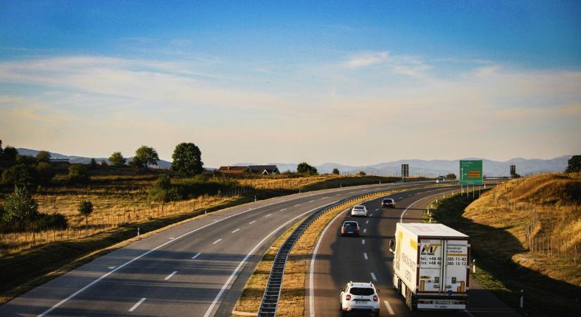 Országos razzia indult: mindenhol mérik a sebességet ezen a héten (videó)