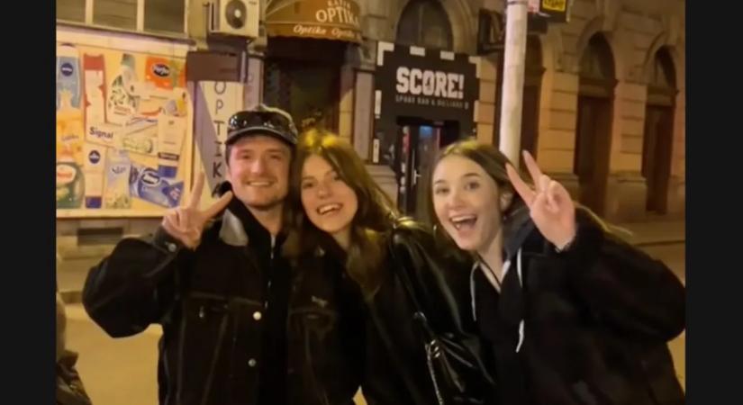 Az Éhezők Viadala színésze is Budapest utcáin bulizott a választás után