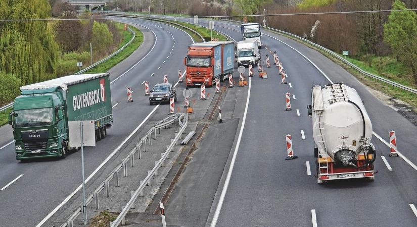 Vigyázat, bóják az M7-esen! Megnéztük, hol túrják fel az utat a nyár előtt