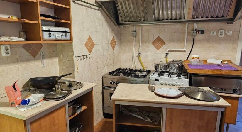 Elhagyatott luxus és filmbeillő autósüldözés Dunaújvárosban