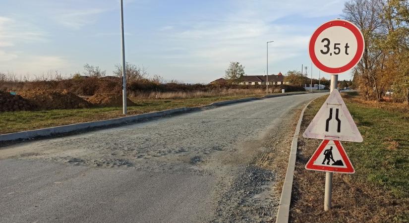 A kormány vis maior keretéből intézkednek sürgőssen a szombathelyi Oladi Platón kialakult azbeszt helyzet ügyében