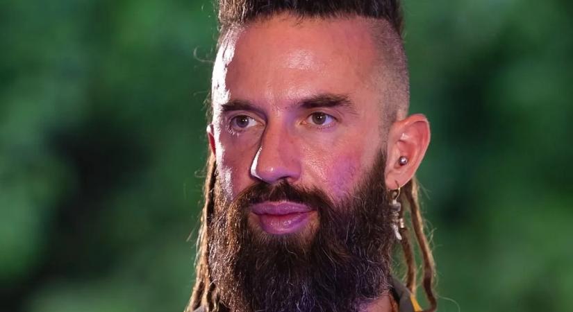 Varga Viktor baltával jelent meg, botrányt okozott a szavazáson