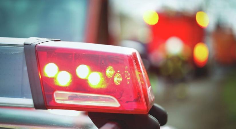 Villanyoszlopnak hajtott egy autó Kecskeméten