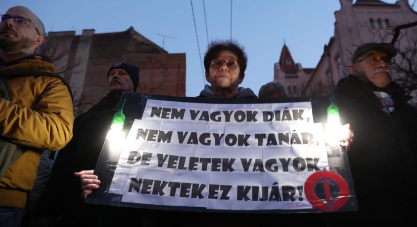 A tegnapi nappal okafogyottá vált az a „ráfeszült” állapot, amiben tizenhat éve élünk – véli Radó Péter