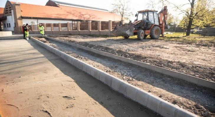 Épül a strand Hevesen 