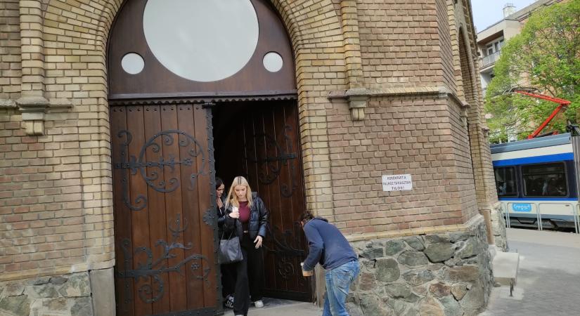 Visszatették a Bethlen egyik felújított kapuját