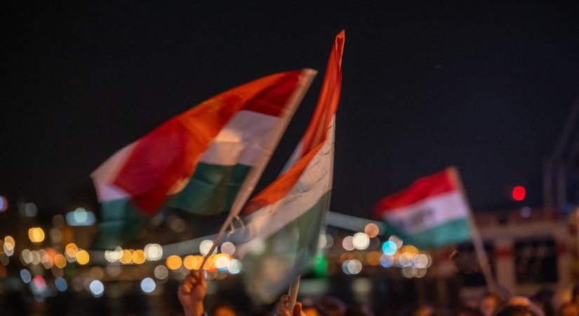 Megtört a mítosz: leváltható volt Orbán Viktor