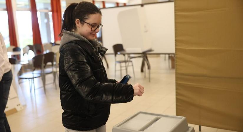 A képviselőjelöltek megköszönték a sok munkát, két választókerületben még nem dőlt el semmi