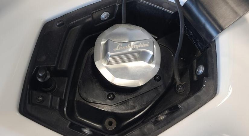 Több százezret spórolt: Ford Focus alkatrésszel gyógyította a Lamborghinit