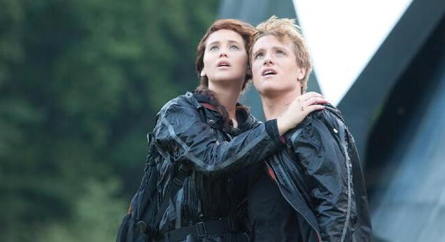 Josh Hutcherson a választást ünneplő fiatalokkal fotózkodott Budapesten