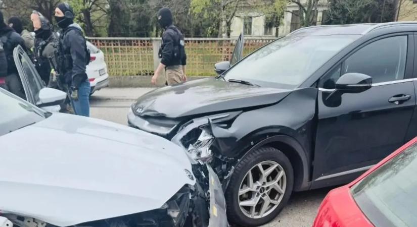 Hét kommandós őrizte az elfogott magyar bűnözőt: rendőrautókat zúzott menekülés közben - Fotók