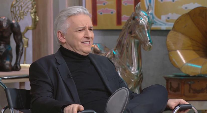 „Mindjárt sírok” – Alföldi Róbert elérzékenyülve licitált egy 100 éves népviseletre