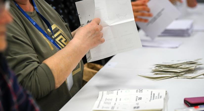 Befutottak az átjelentkezők borítékai – 224 ezren jelezték a választás előtt, hogy így kívánnak szavazni